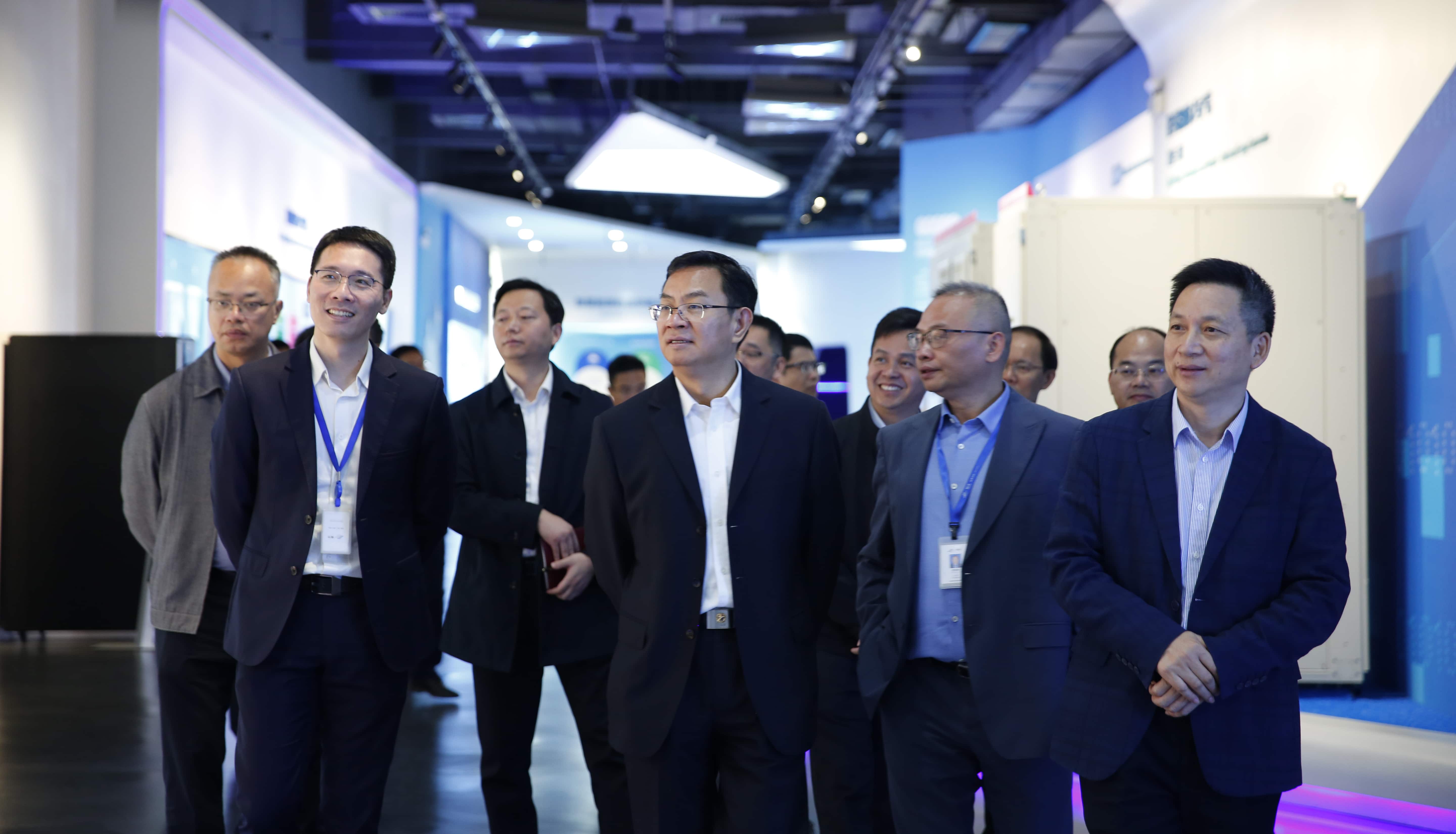 茂名市市长王雄飞率队莅临pg麻将胡了电气考察，，，，，，，共商工业合作新时机